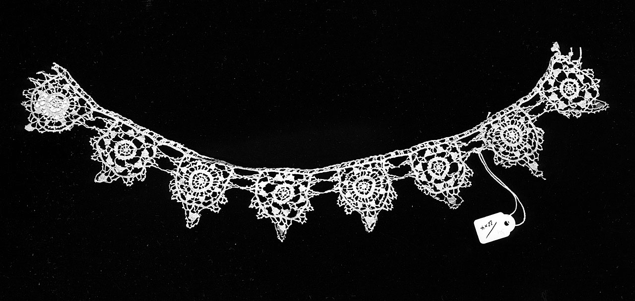 colletto, frammento - manifattura italiana (seconda metà sec. XIX)