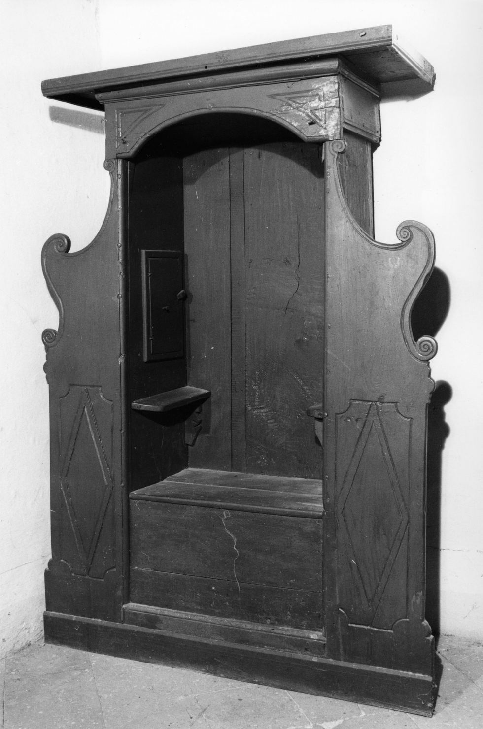 confessionale - bottega toscana (sec. XVIII)