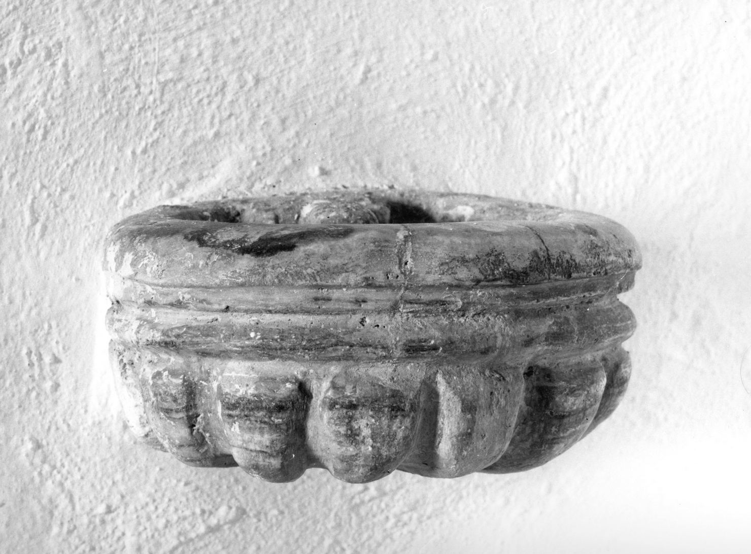 acquasantiera da parete - bottega toscana (sec. XVIII)