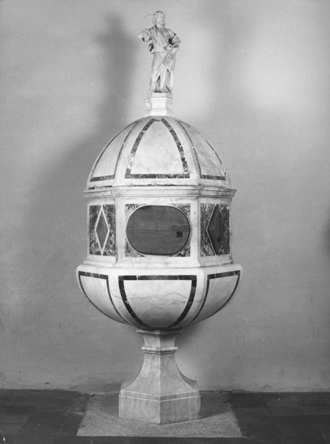 fonte battesimale - bottega toscana (seconda metà sec. XVI)