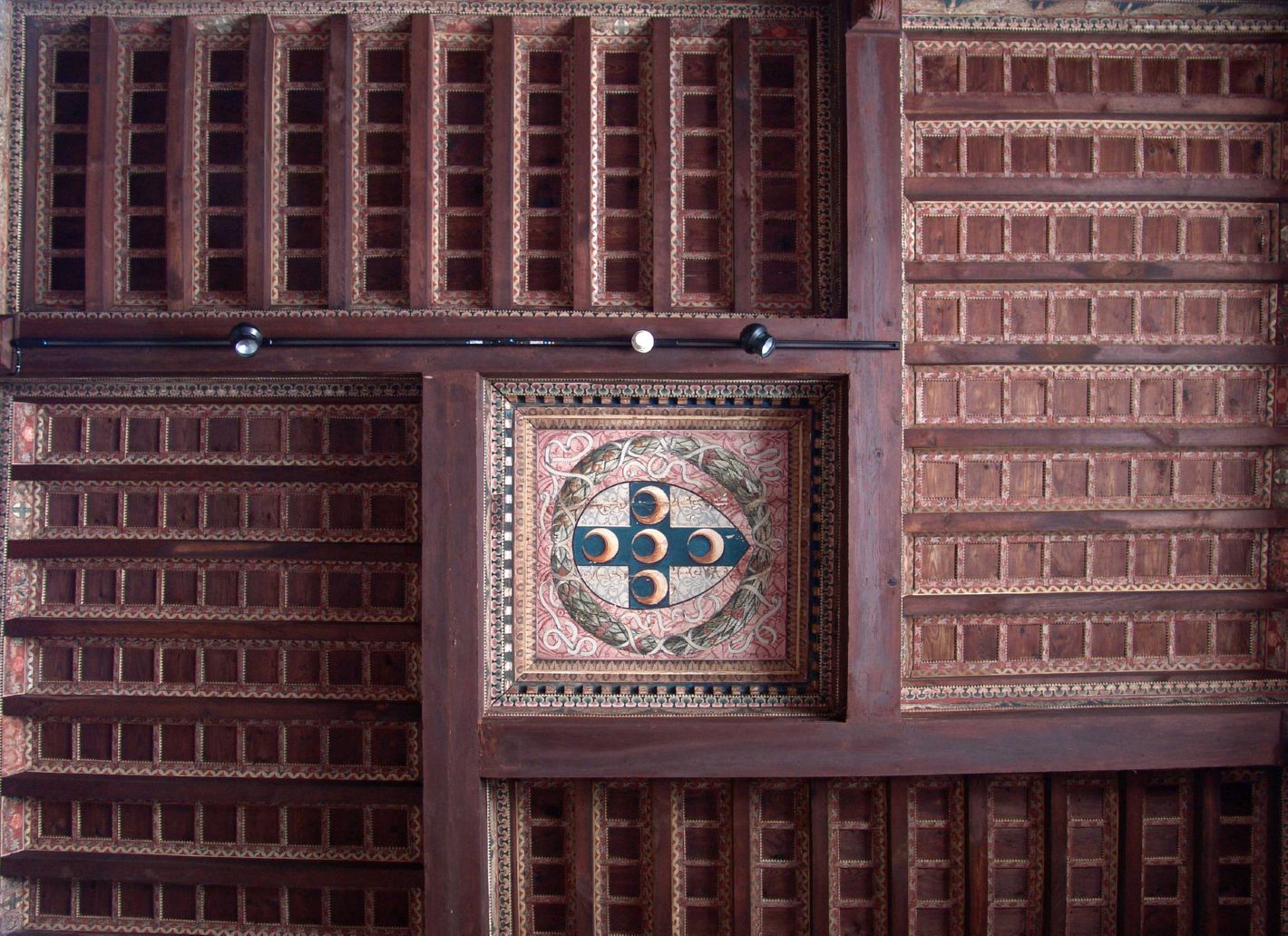 stemma gentilizio della famiglia Piccolomini (soffitto a cassettoni) - ambito toscano (sec. XX)