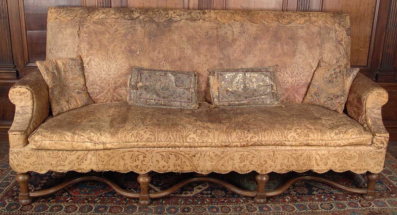 divano - bottega italiana (?) (secc. XVII/ XVIII)