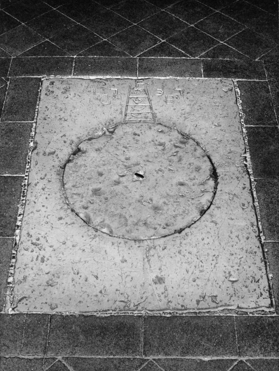 lastra tombale - bottega italiana (sec. XVIII)