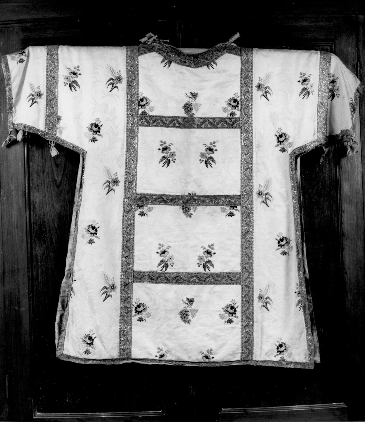 tunicella, serie - manifattura italiana (seconda metà sec. XIX)