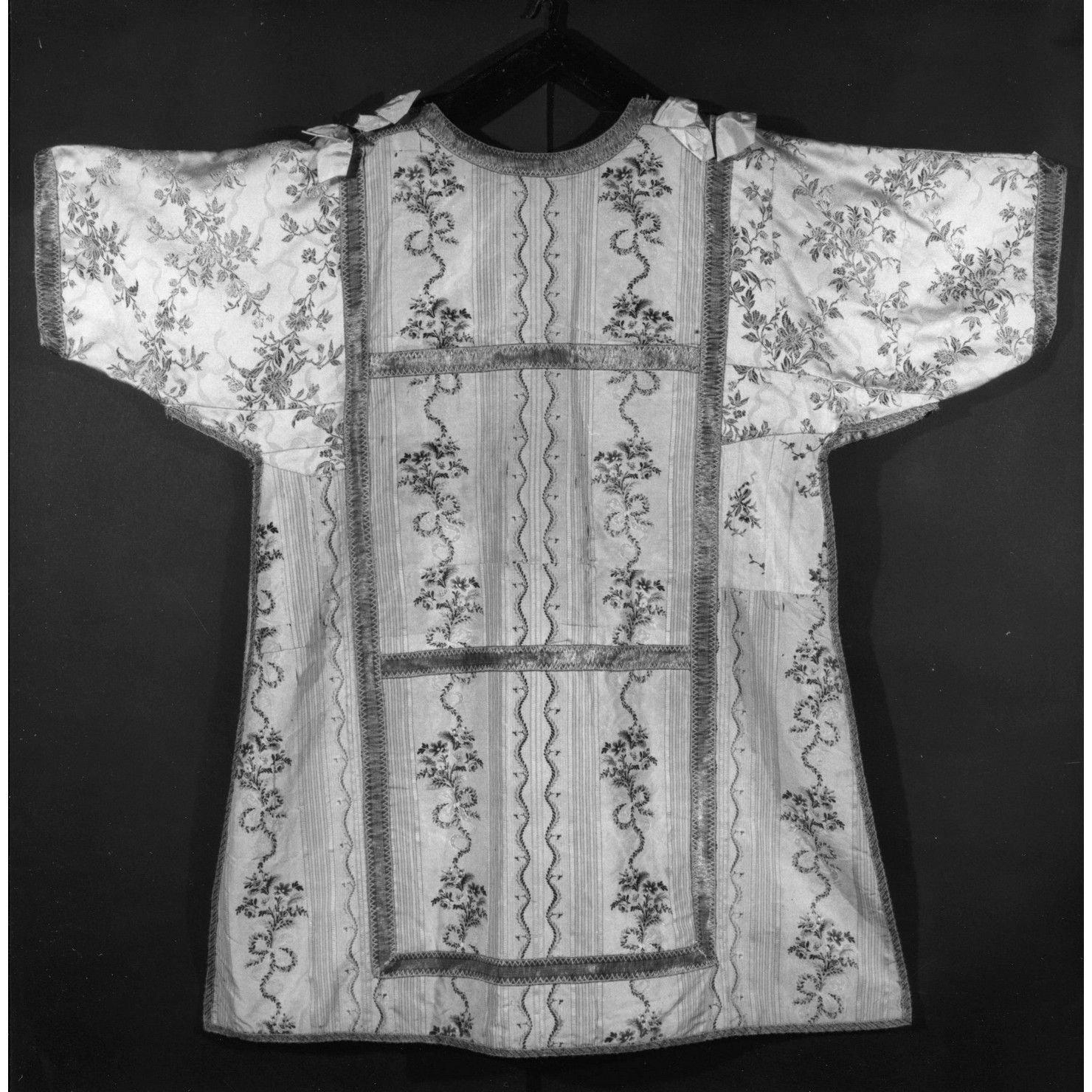 dalmatica, serie - manifattura francese (sec. XVIII)