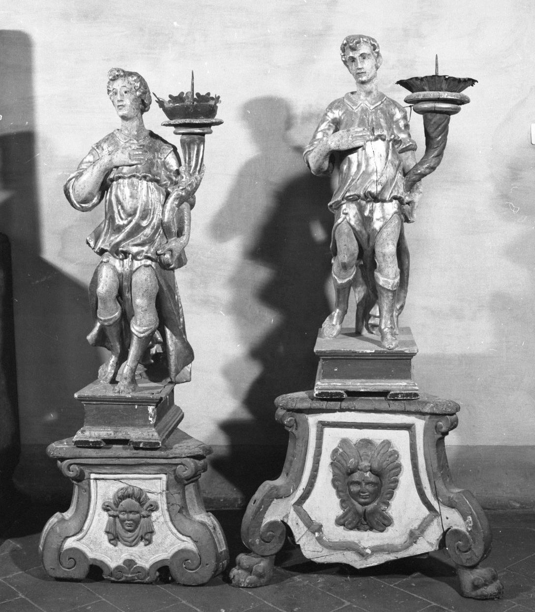 angelo con cornucopia (candelabro, serie) - bottega toscana (secc. XVI/ XVII)