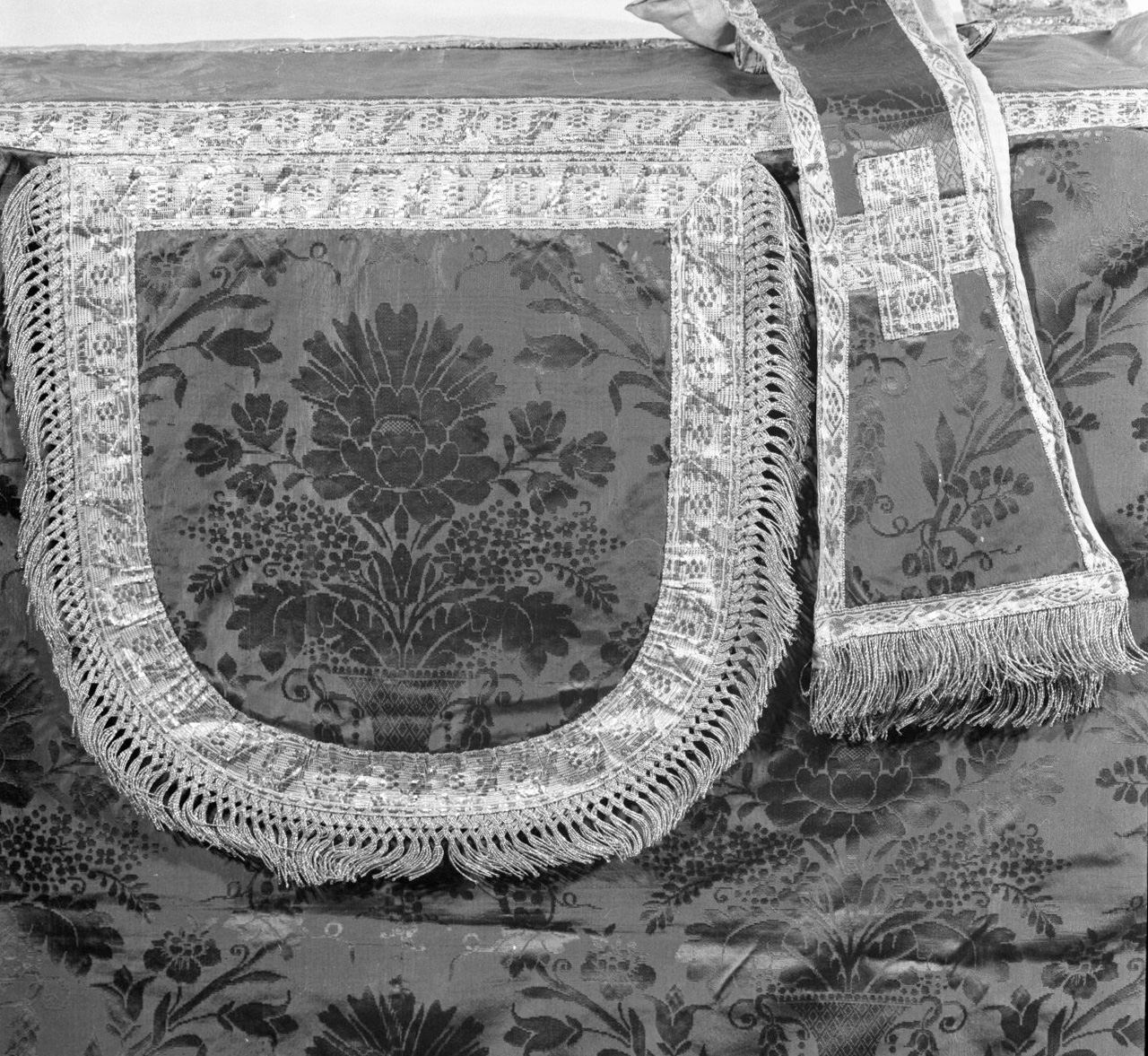 piviale, elemento d'insieme - manifattura toscana (sec. XIX)