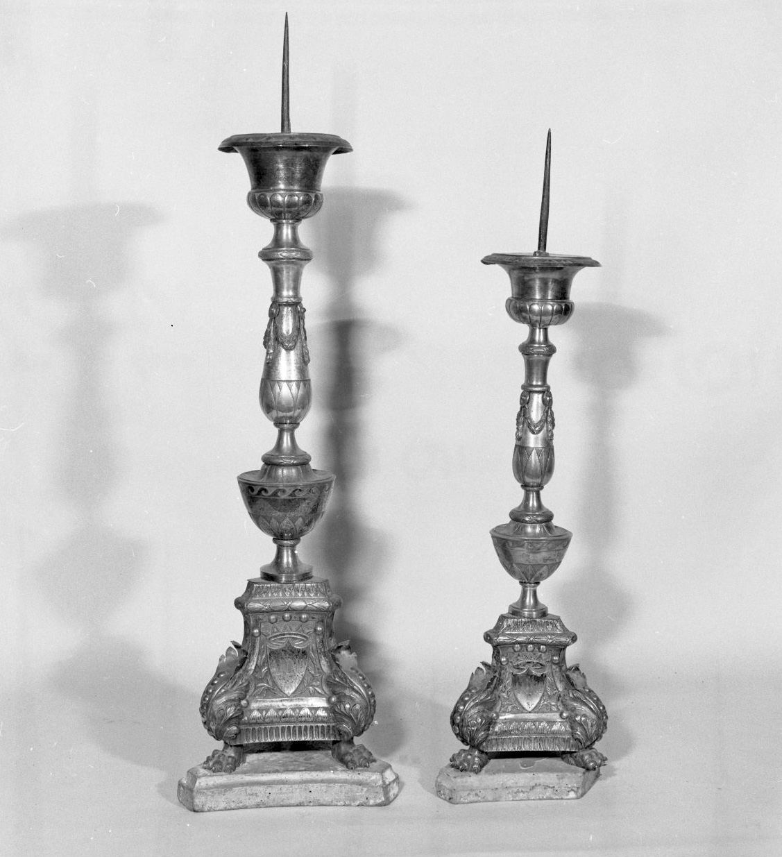 candeliere d'altare, serie - bottega toscana (prima metà sec. XX)