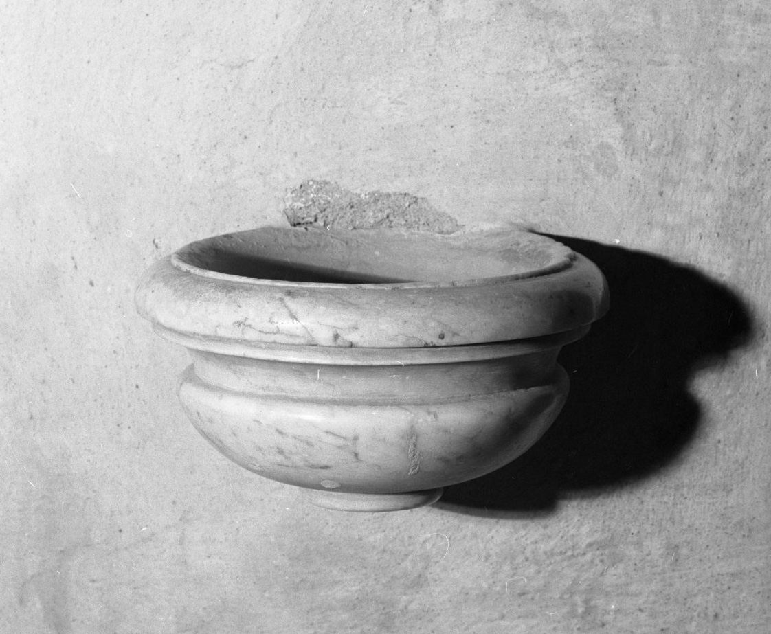 acquasantiera da parete - bottega toscana (sec. XVII)