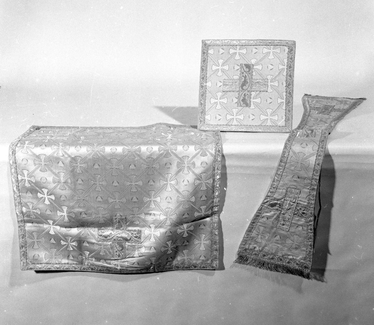 velo di calice, elemento d'insieme - manifattura toscana (prima metà sec. XX)