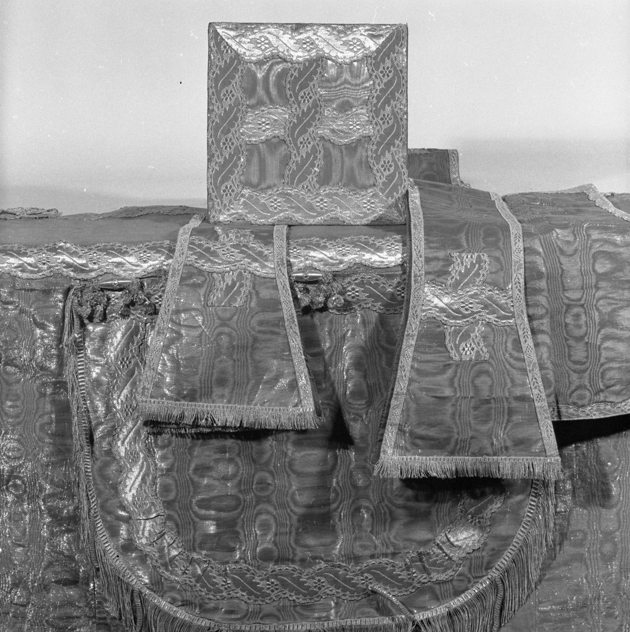 piviale, elemento d'insieme - manifattura toscana (seconda metà sec. XIX)