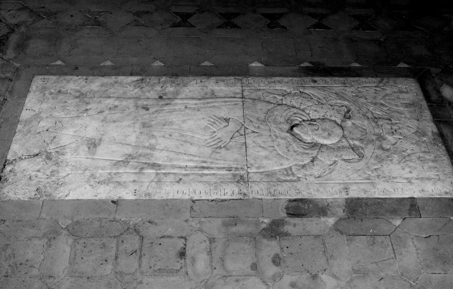 Bindo Petroni (lastra tombale) - bottega senese (seconda metà sec. XIV)