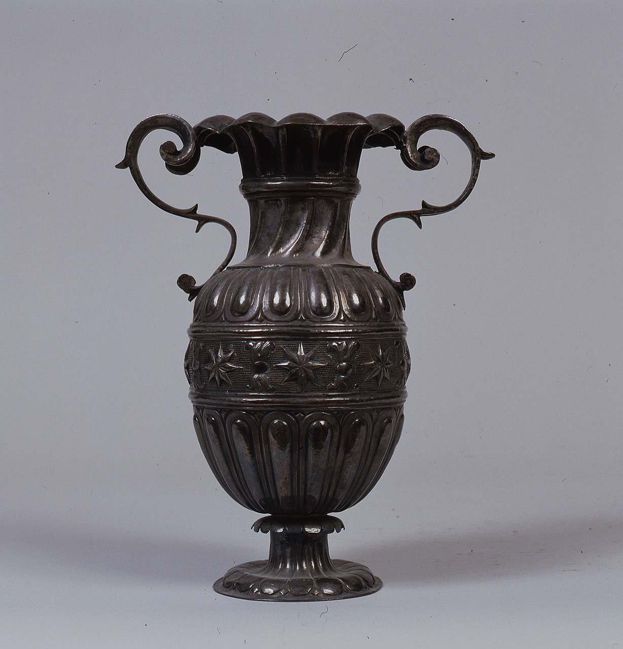 vaso, serie di Moretti De Amicis Antonio (sec. XVII)