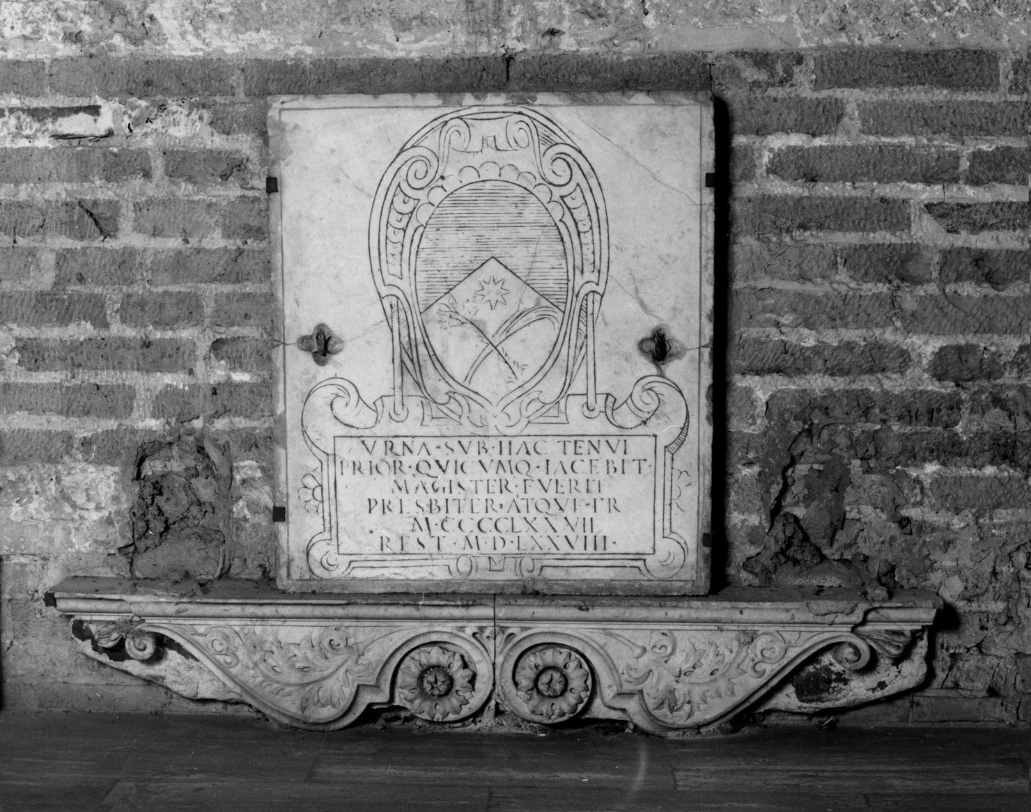 lapide tombale - bottega toscana (sec. XVI)