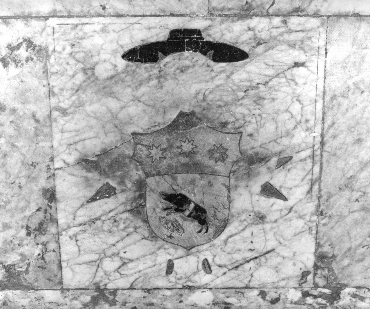 stemma gentilizio della famiglia di Sergrifi Francesco Maria (lapide) - bottega senese (sec. XVI)