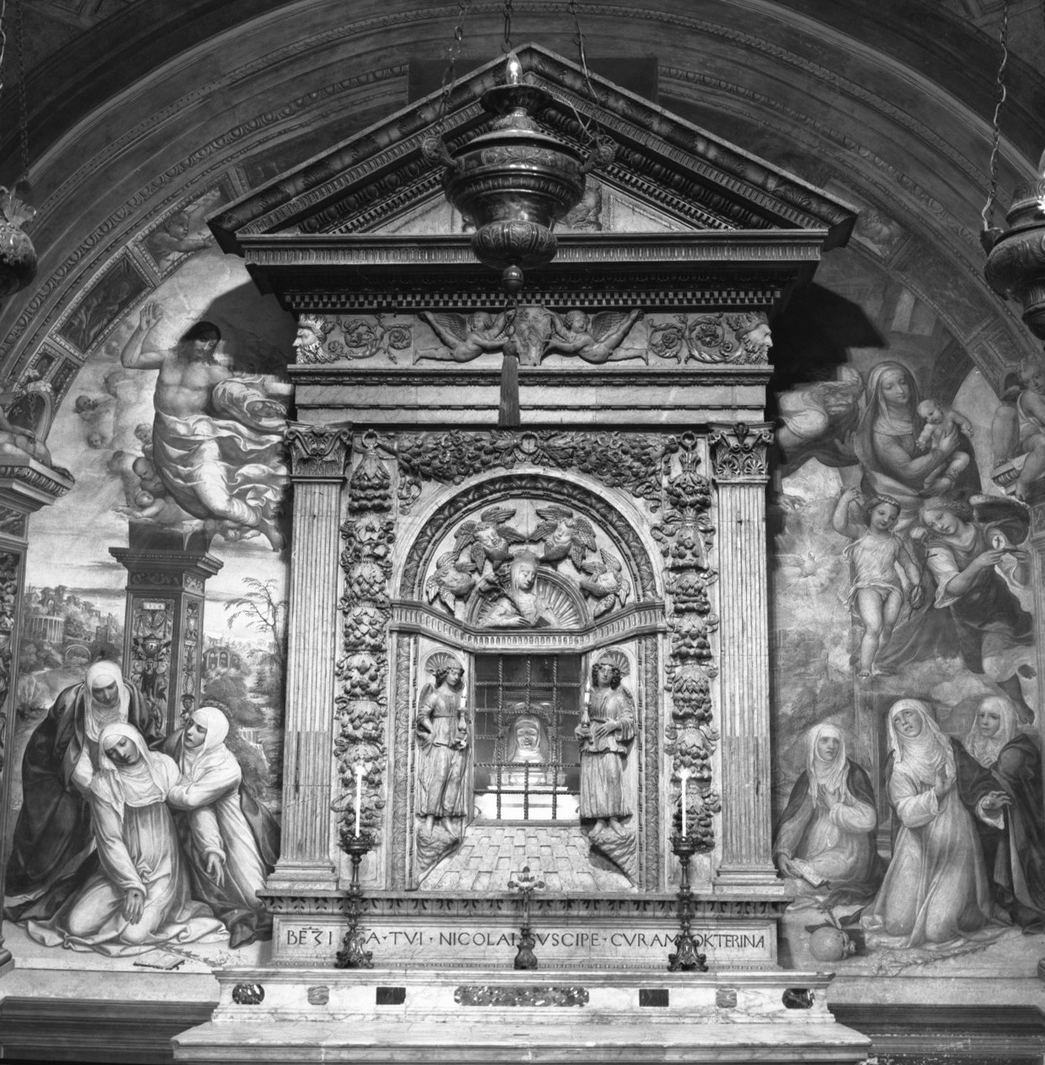 motivi decorativi vegetali (tabernacolo) di Giovanni di Stefano (sec. XV)