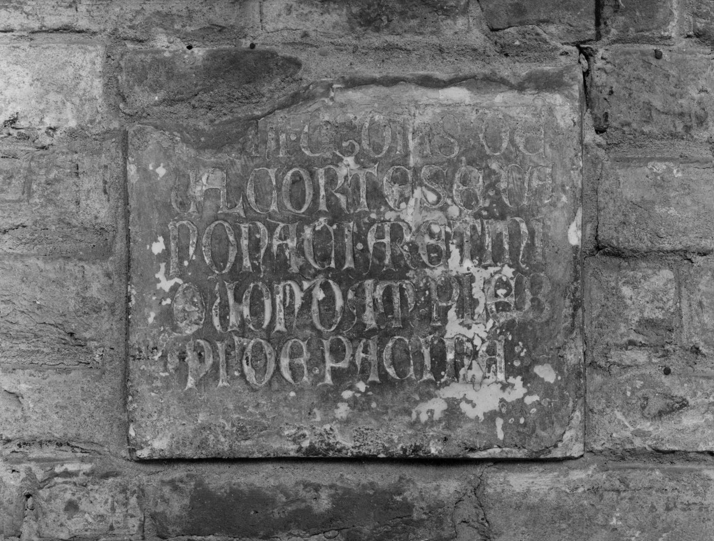 lapide tombale, opera isolata - bottega senese (prima metà sec. XIV)