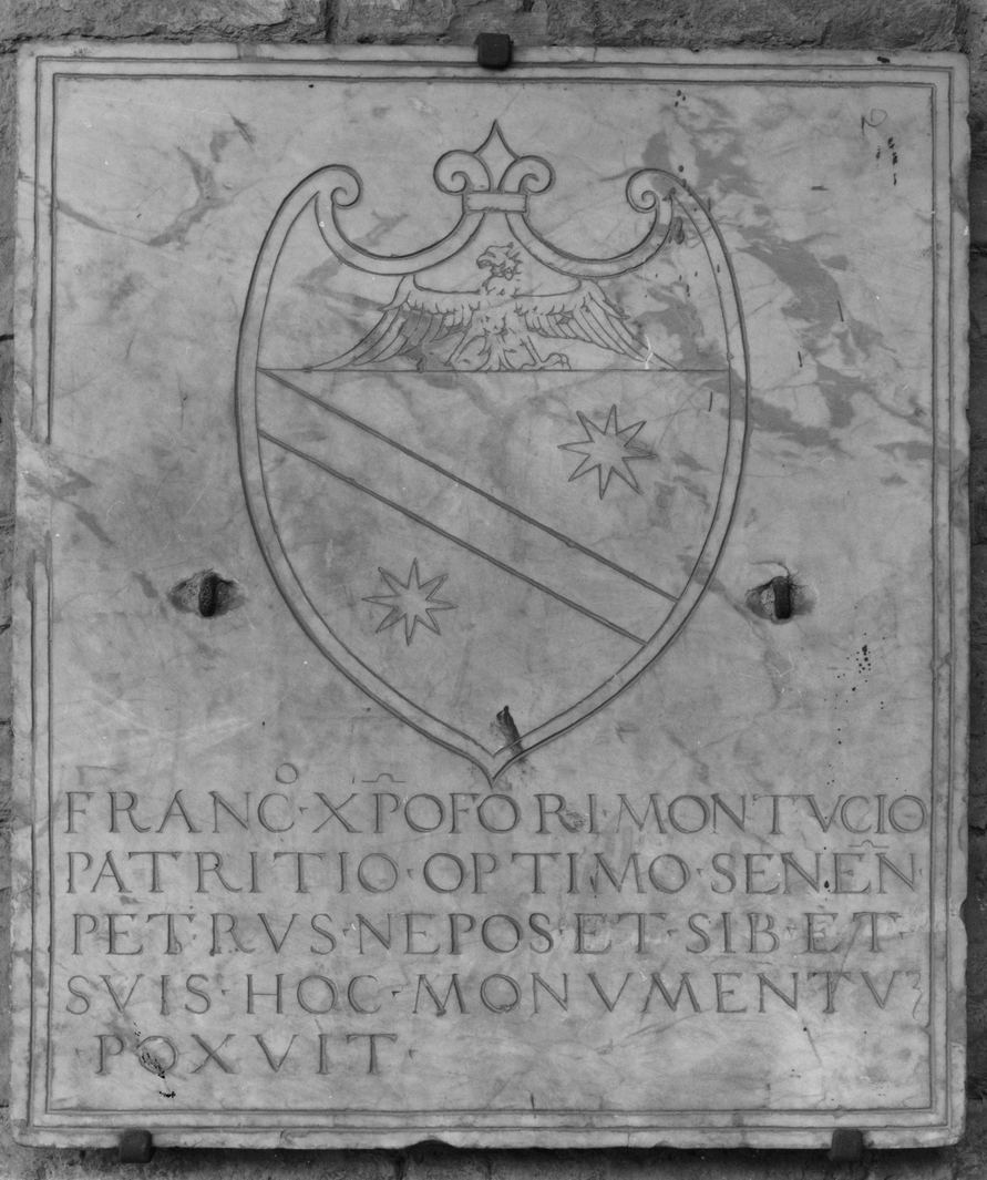 stemma gentilizio della famiglia Montucci (lapide tombale) - bottega senese (prima metà sec. XVI)