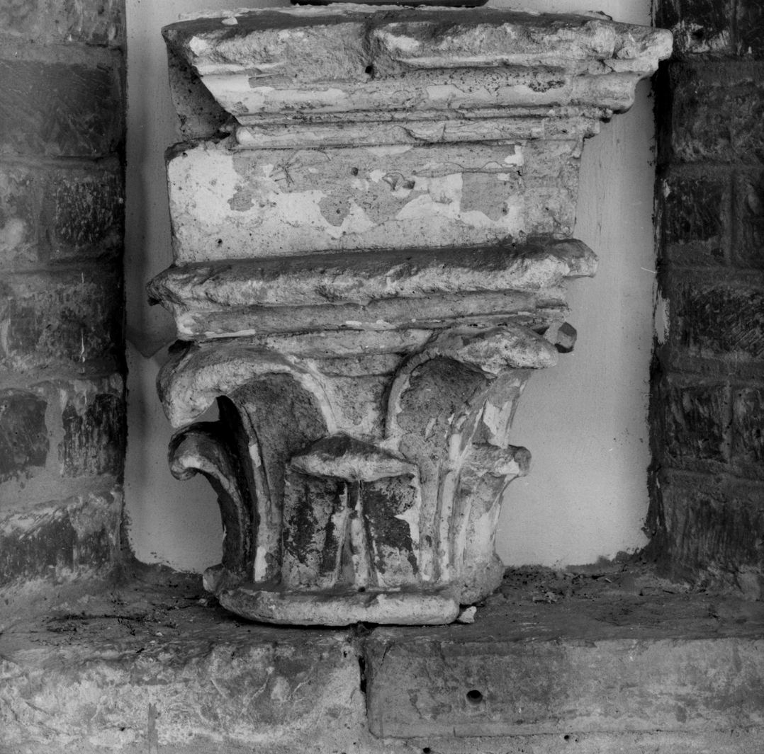 capitello, frammento - bottega senese (prima metà sec. XIV)