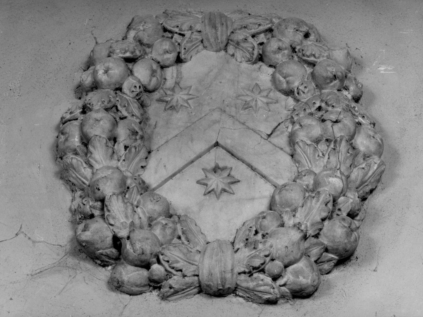 stemma gentilizio della famiglia Landi (rilievo) - bottega senese (metà sec. XV)