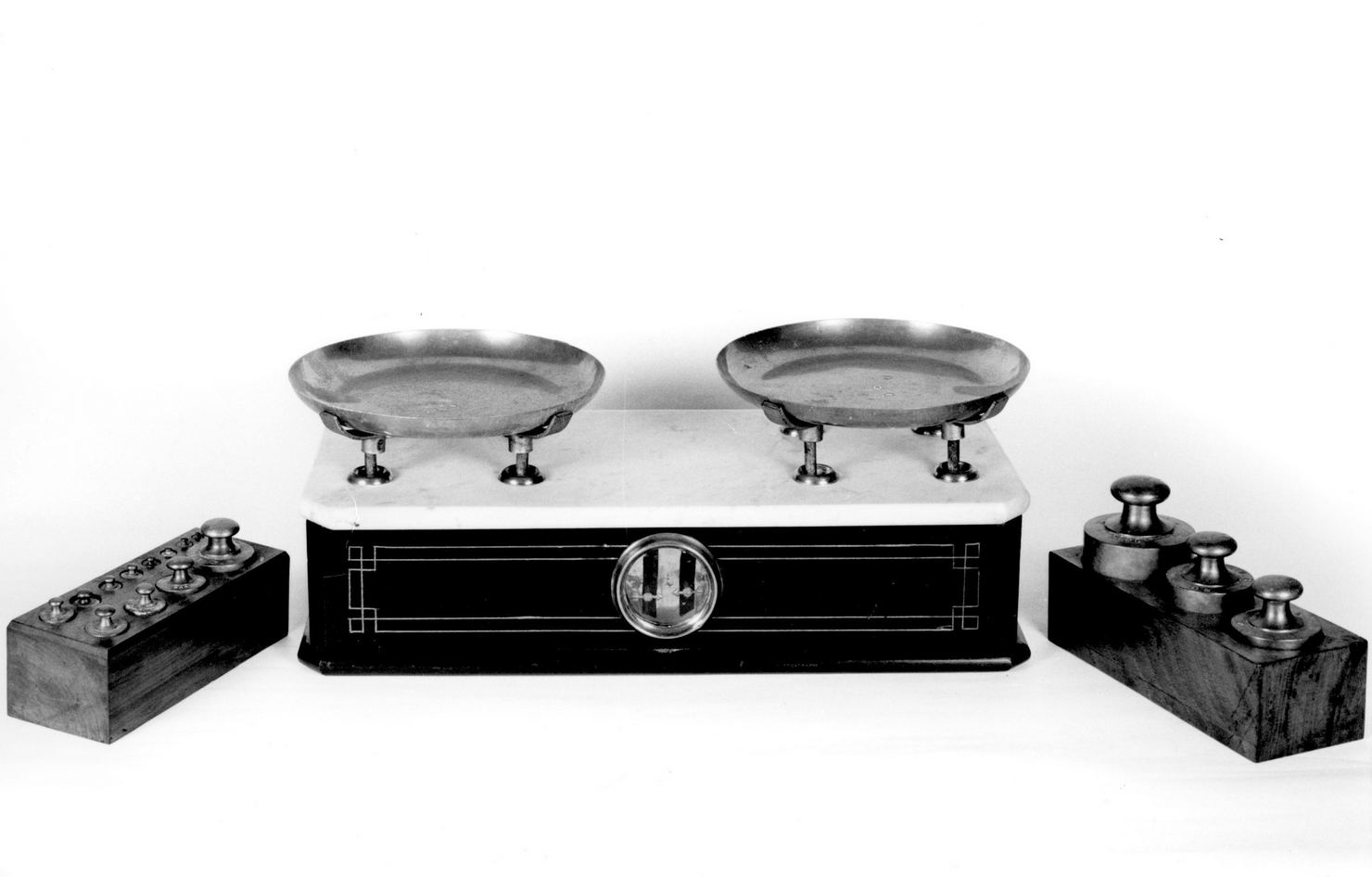 bilancia, opera isolata - manifattura italiana (sec. XX)