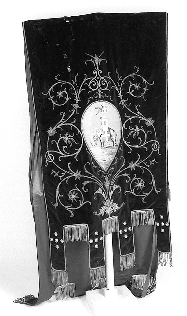 stemma della contrada della Torre (gualdrappa, elemento d'insieme) - manifattura senese (sec. XX)