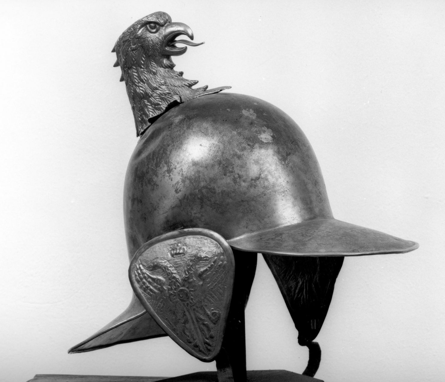 stemma della Nobile contrada dell'Aquila (elmo, elemento d'insieme) di Griccioli Emilio (sec. XX)