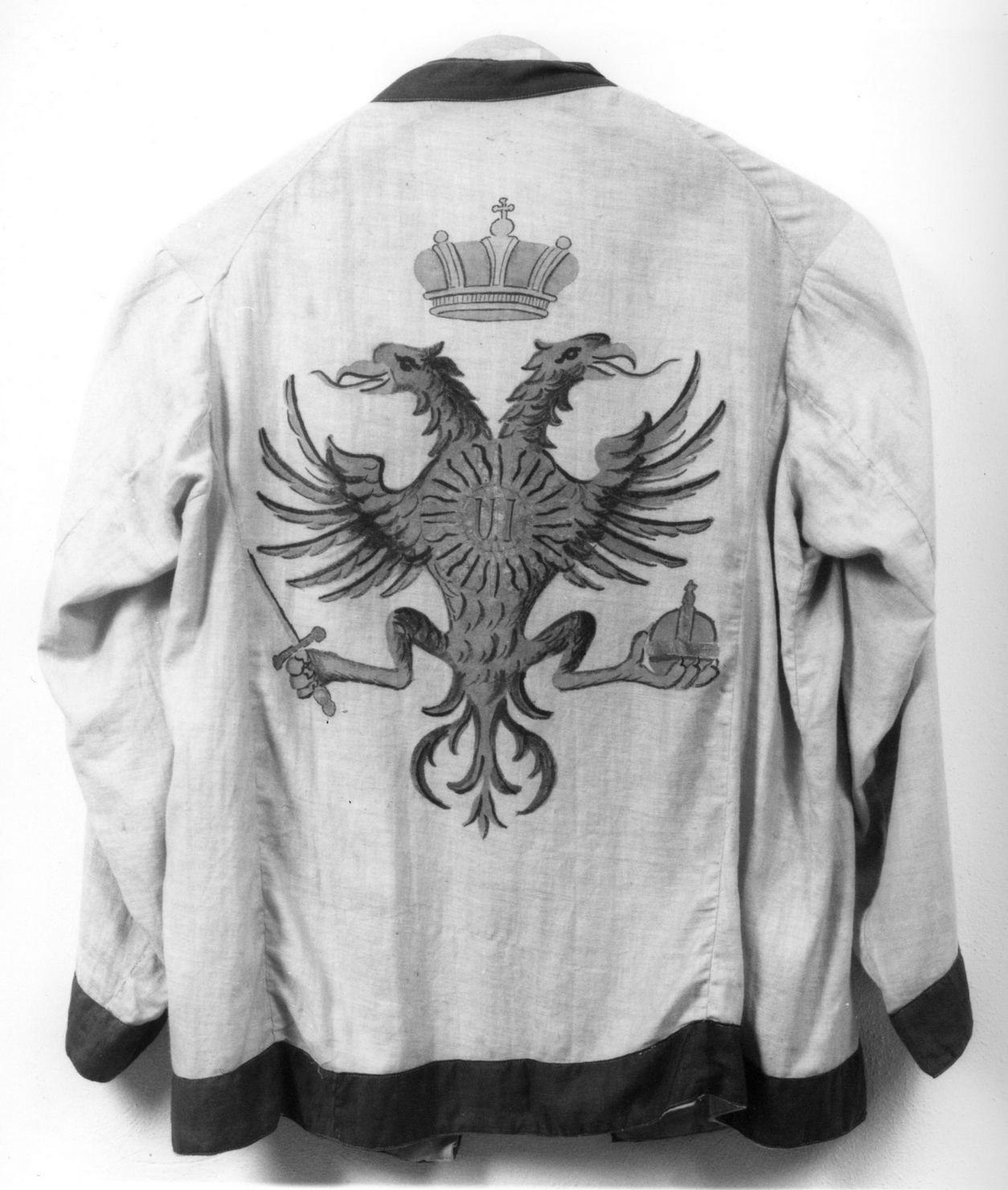 stemma della Nobile contrada dell'Aquila (giubbetto da fantino, elemento d'insieme) - manifattura senese, ambito senese (sec. XX)