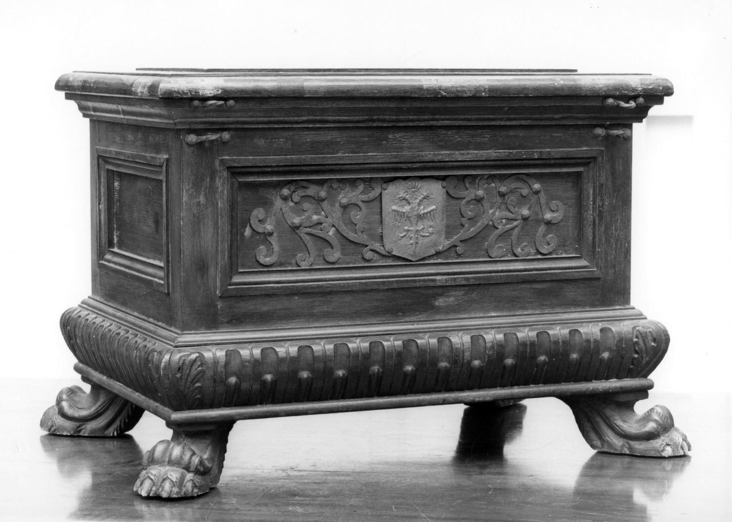 stemma della Nobile contrada dell'Aquila (bossolo per votazioni) - bottega senese (metà sec. XX)