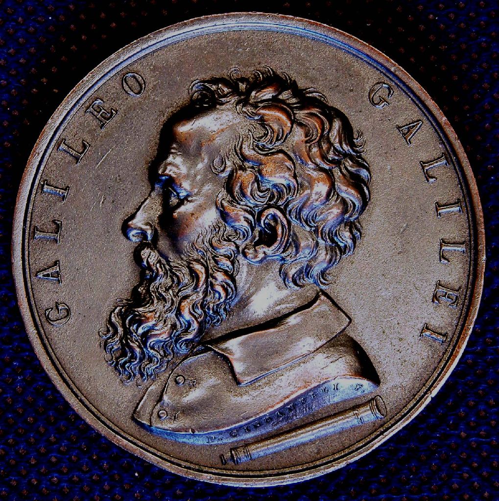 Diritto: Busto di Galileo Galilei con in basso un telescopio; Rovescio: l'iscrizione con sotto la piazza dei Miracoli (medaglia, opera isolata) di Cingarelli P (sec. XIX)