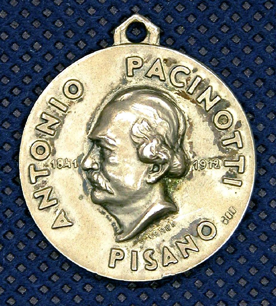 Diritto: Busto di Antonio Pacinotti; Rovescio: Anello di Pacinotti (medaglia) di Cenni G, Picchiani, Barlacchi (sec. XX)