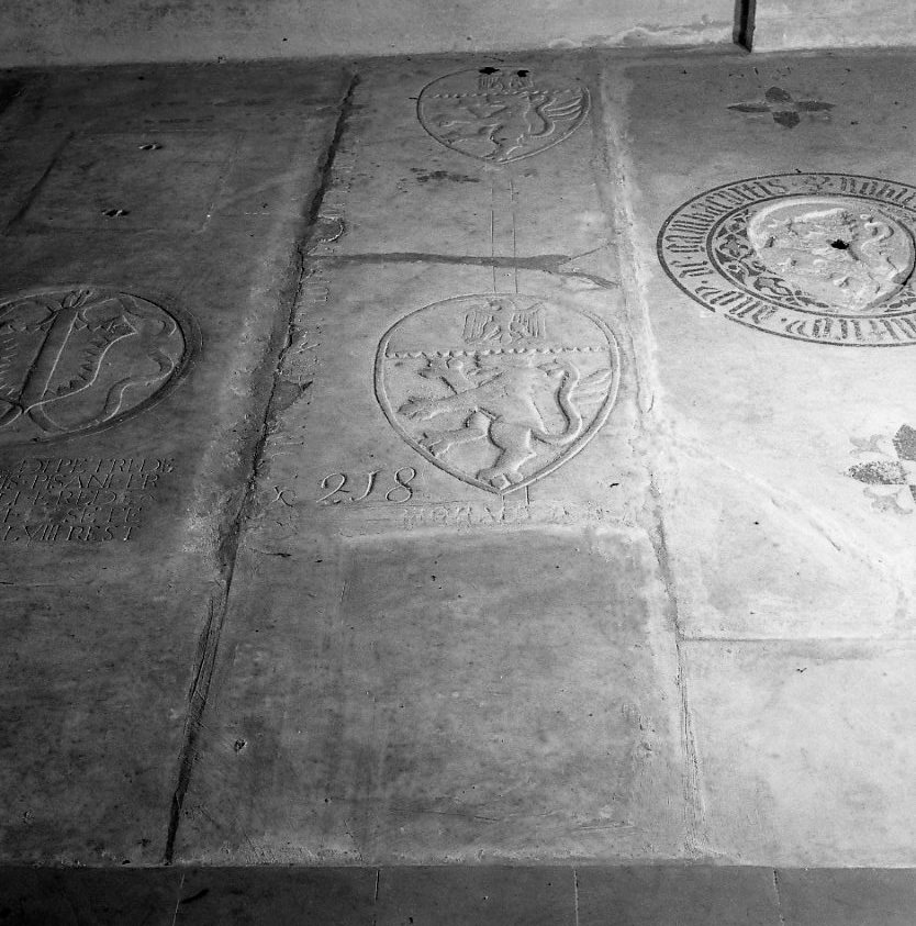 lapide tombale, opera isolata - ambito toscano (prima metà sec. XIV)