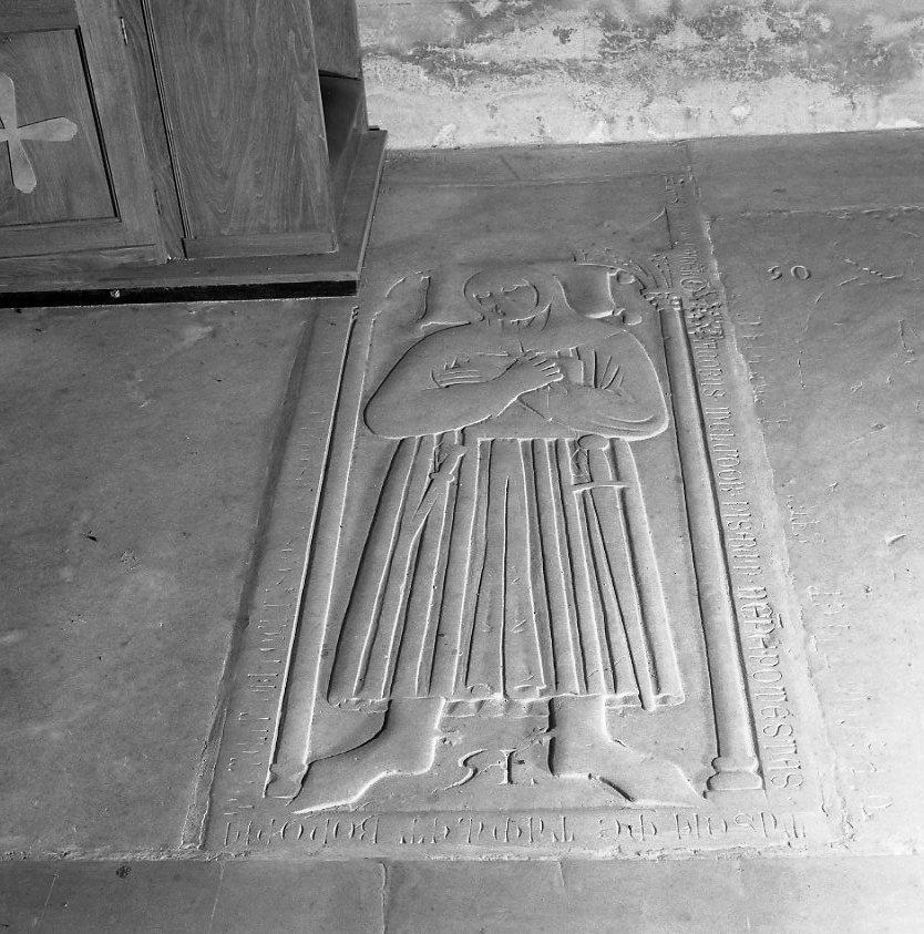 lapide tombale, opera isolata - ambito toscano (seconda metà sec. XIV)