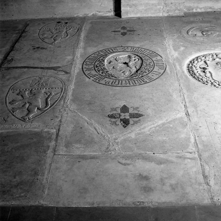 lapide tombale, opera isolata - ambito toscano (prima metà sec. XIV)