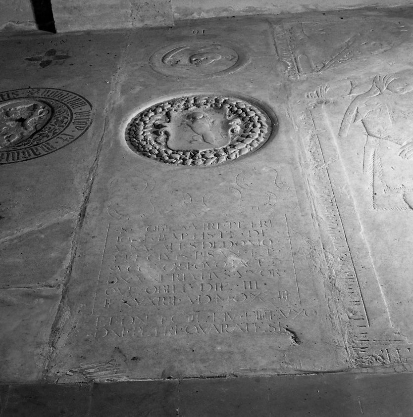 lapide tombale, opera isolata - ambito toscano (sec. XVI)