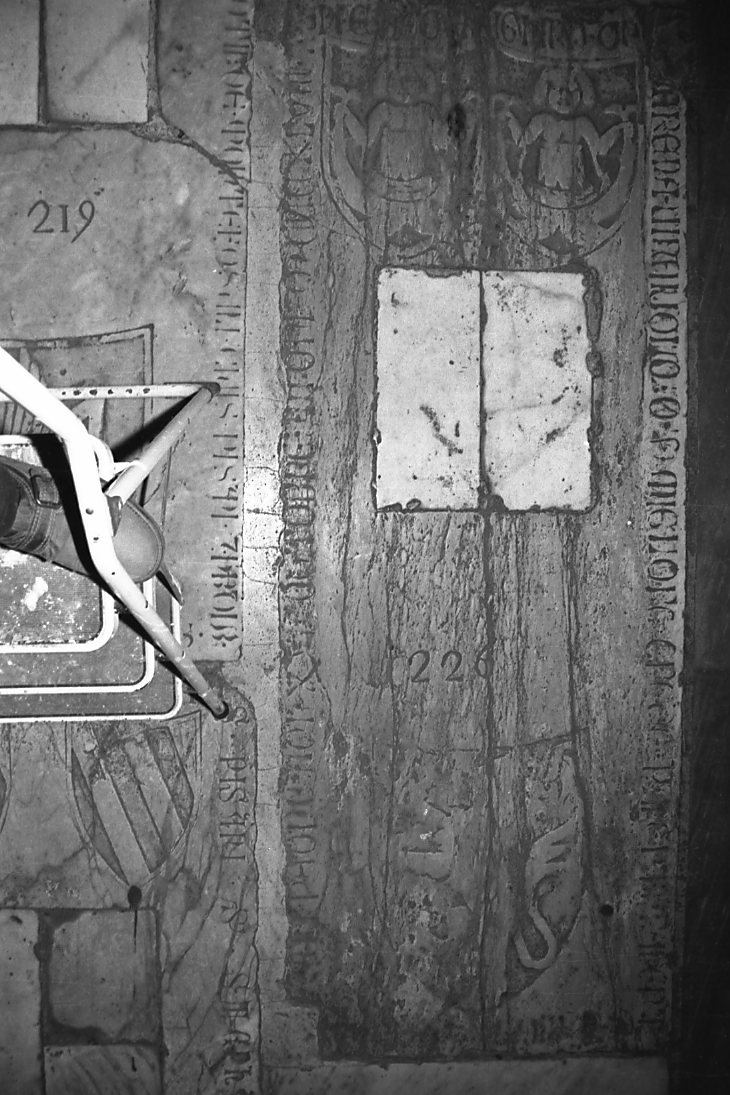 lapide tombale, opera isolata - bottega toscana (sec. XIV)