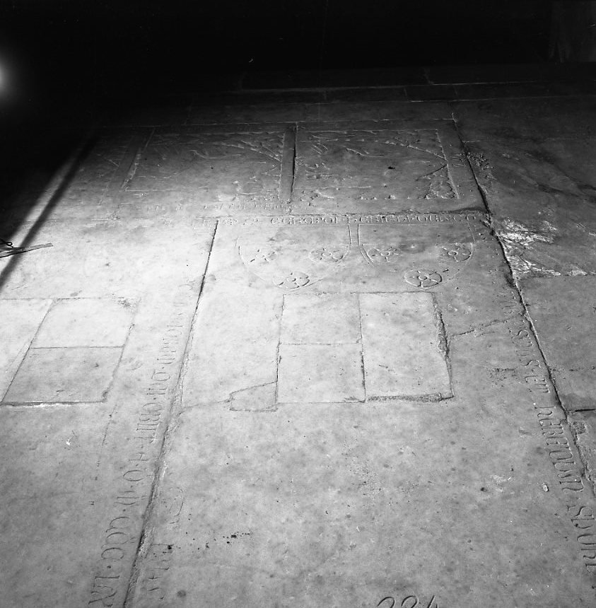 lapide tombale, opera isolata - ambito toscano (sec. XIV)