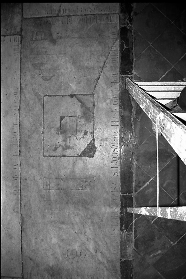 lapide tombale, opera isolata - ambito toscano (sec. XIV)