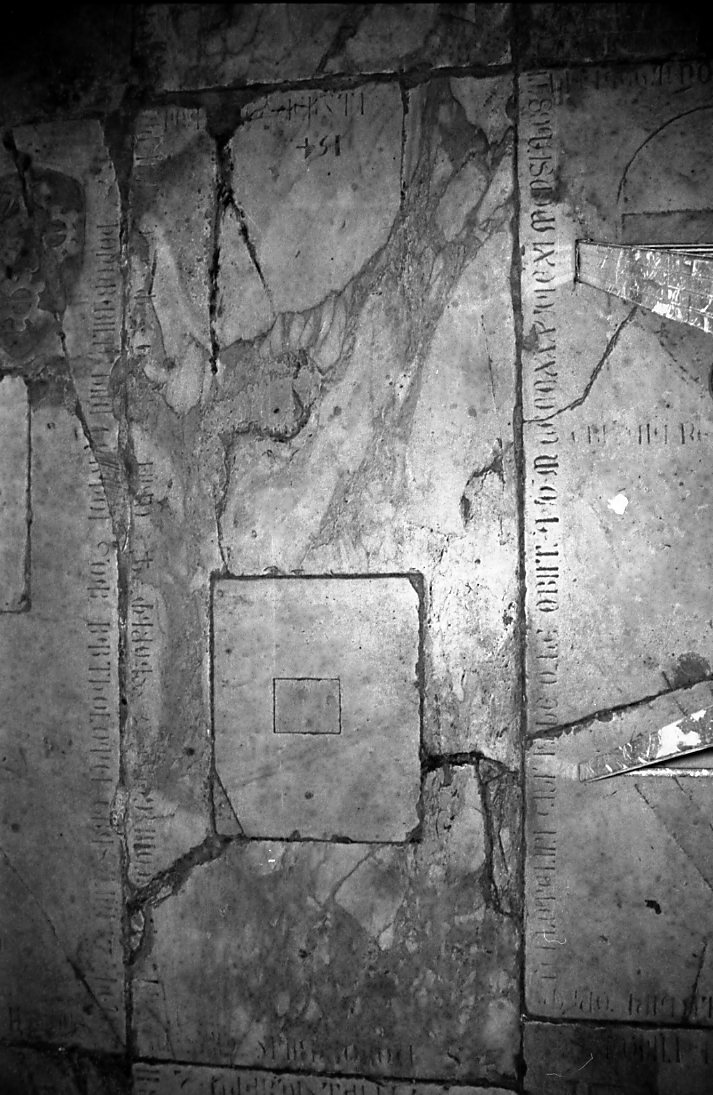 lapide tombale, opera isolata - ambito toscano (sec. XIV)