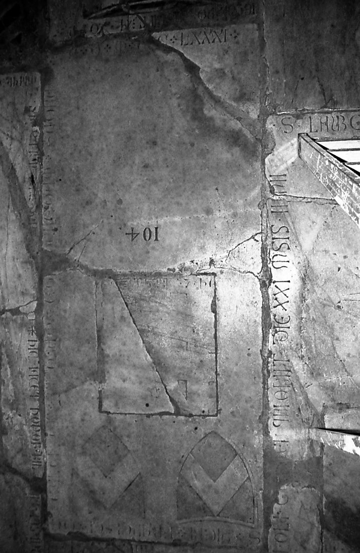 lapide tombale, opera isolata - bottega toscana (sec. XIV)