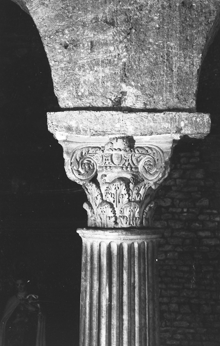 capitello composito, frammento - ambito italiano (sec. III)