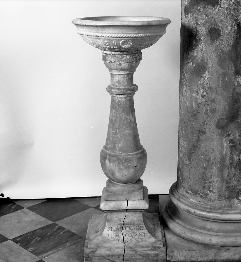 acquasantiera - a fusto - bottega toscana (prima metà sec. XVI, sec. XIX)