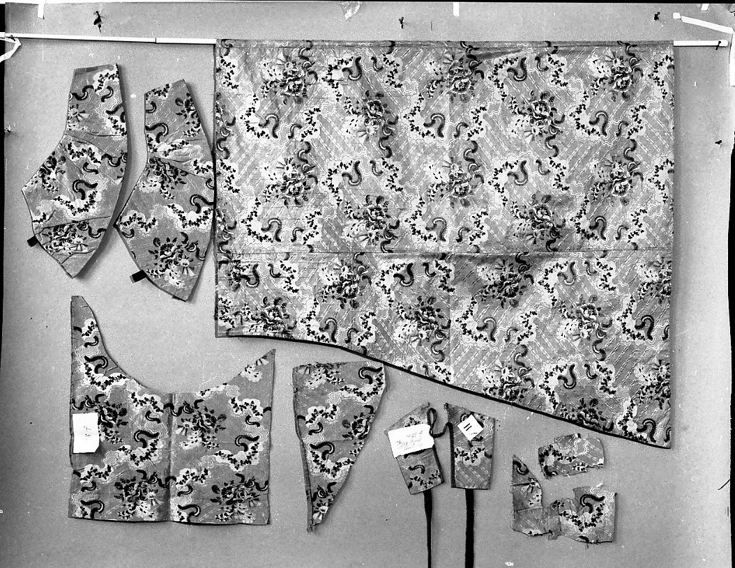 abito, frammento - manifattura italiana (sec. XVIII)