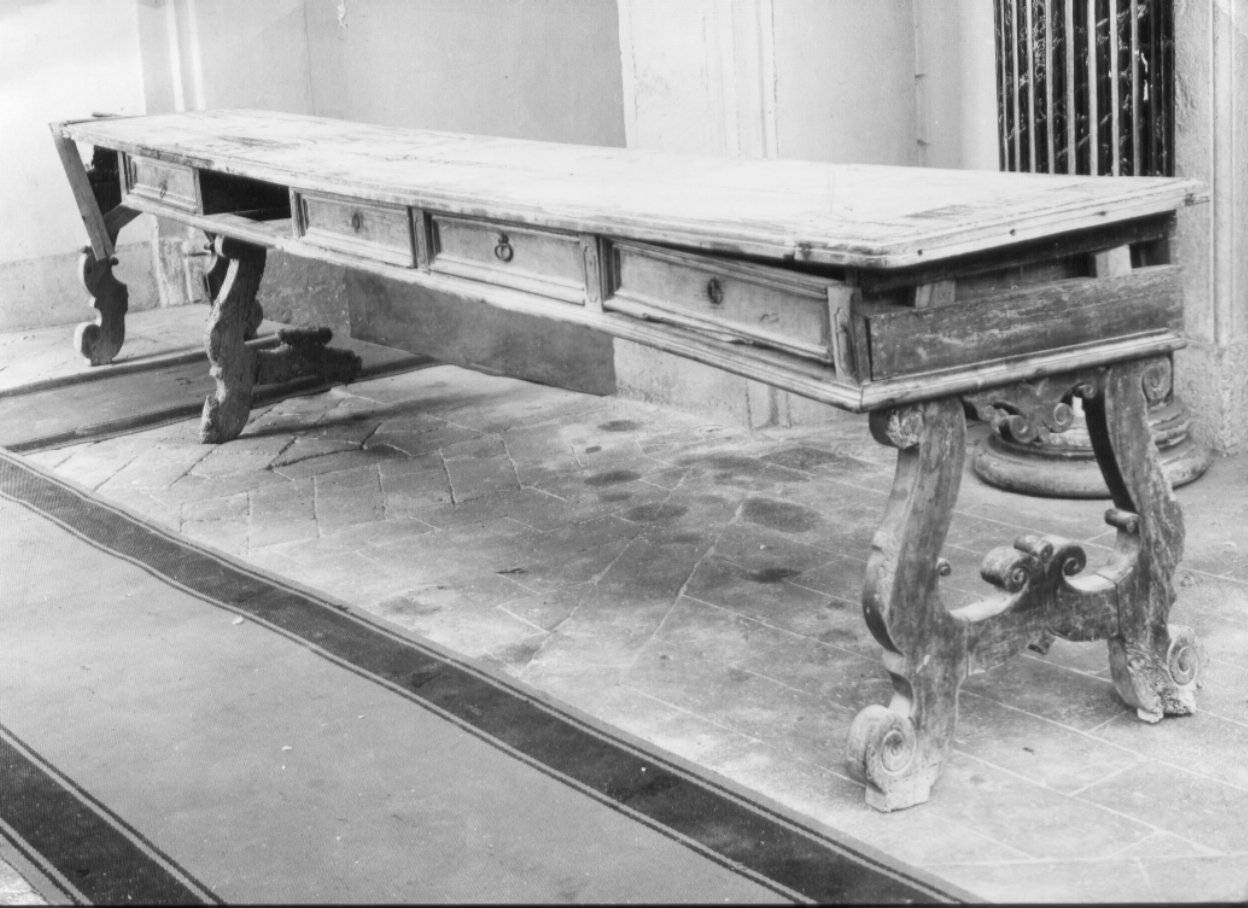 tavolo, opera isolata - bottega umbra (prima metà sec. XVII)