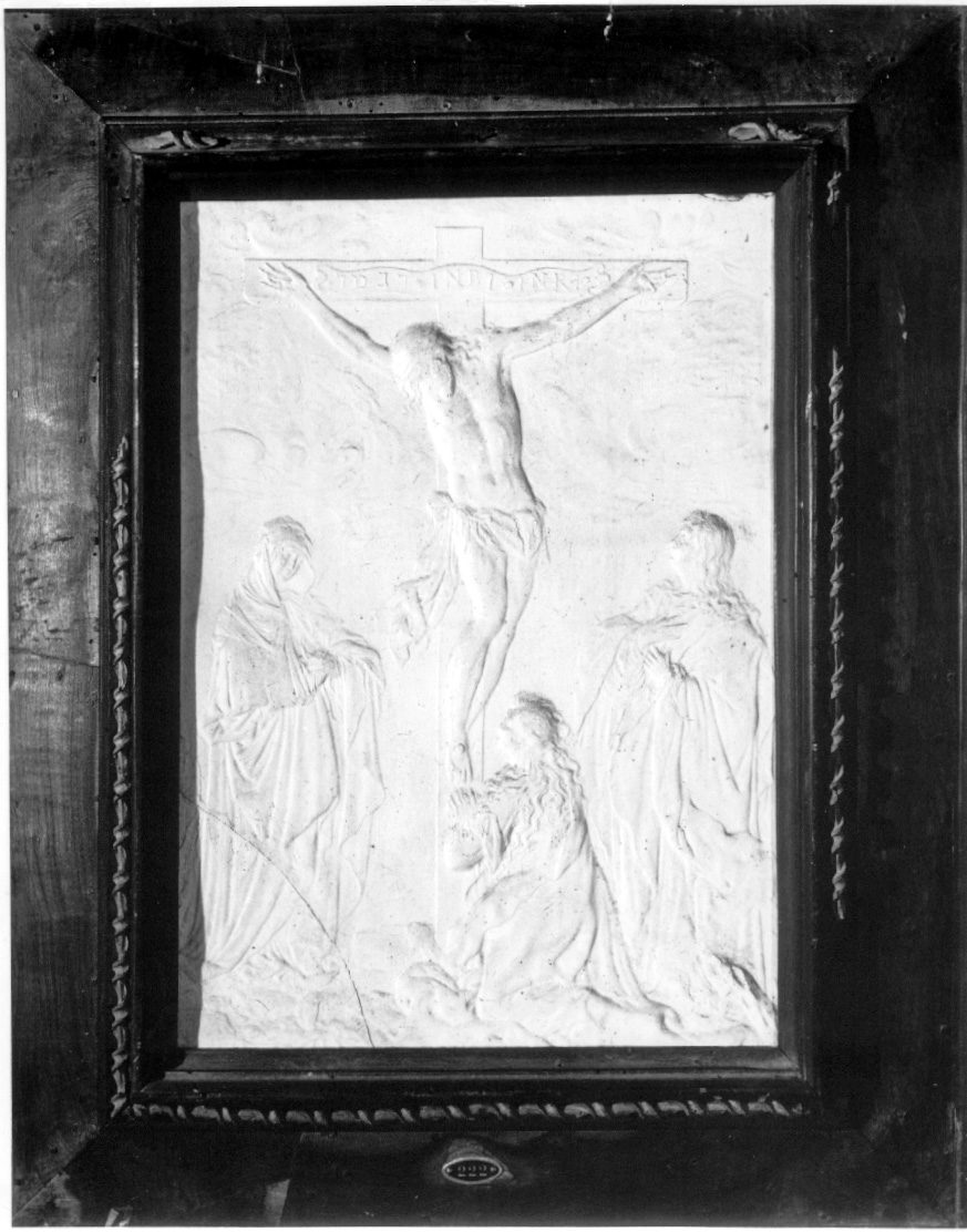 Cristo crocifisso tra Santi (rilievo, opera isolata) - ambito Italia centrale (prima metà sec. XIX)