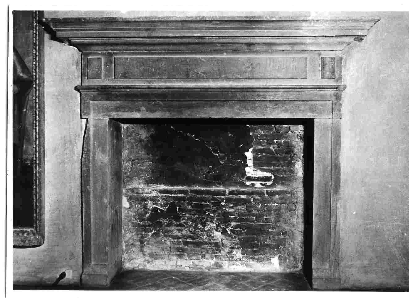 camino, opera isolata - bottega Italia centrale (sec. XVI)