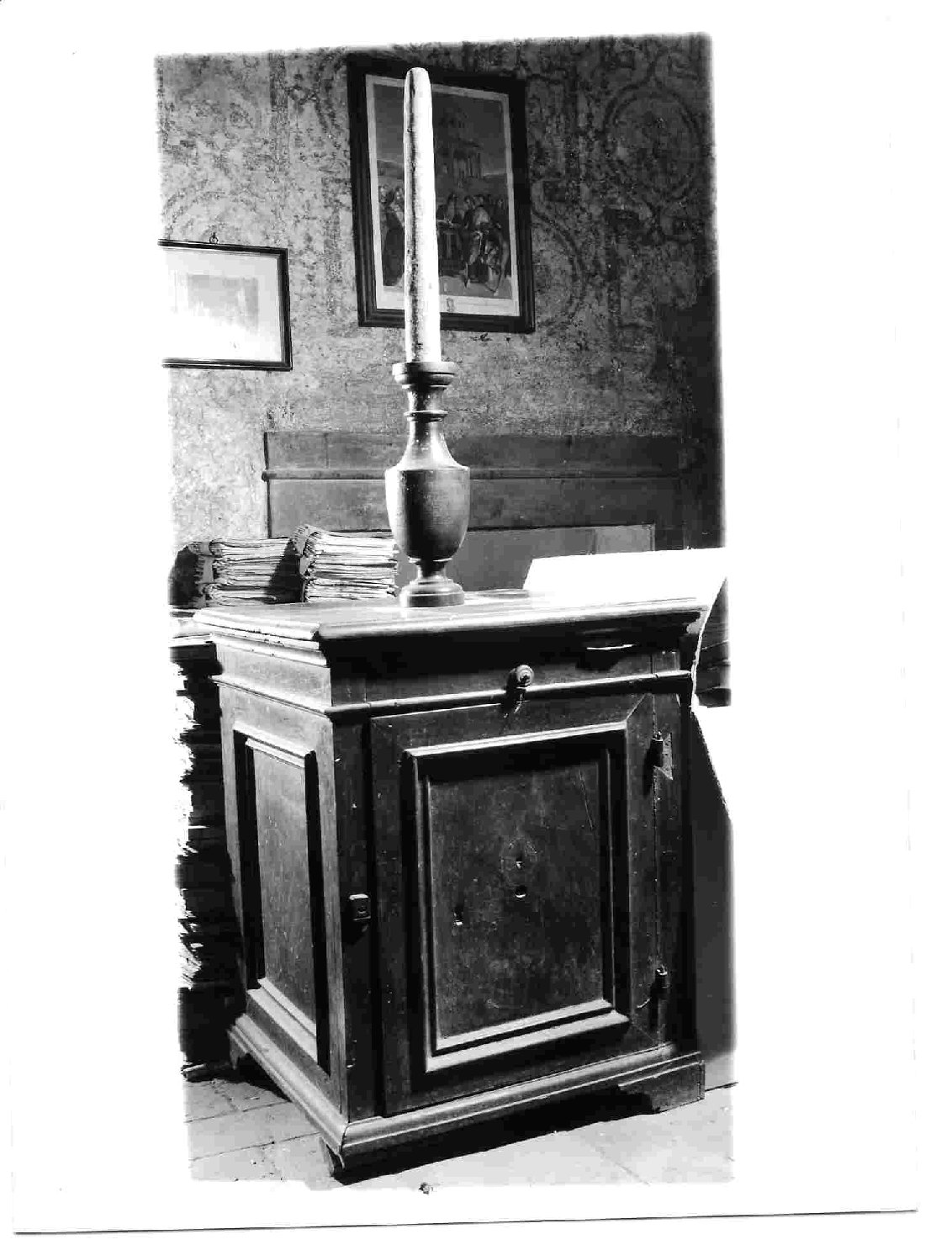 base, opera isolata - bottega umbra (fine/inizio secc. XVII/ XVIII)