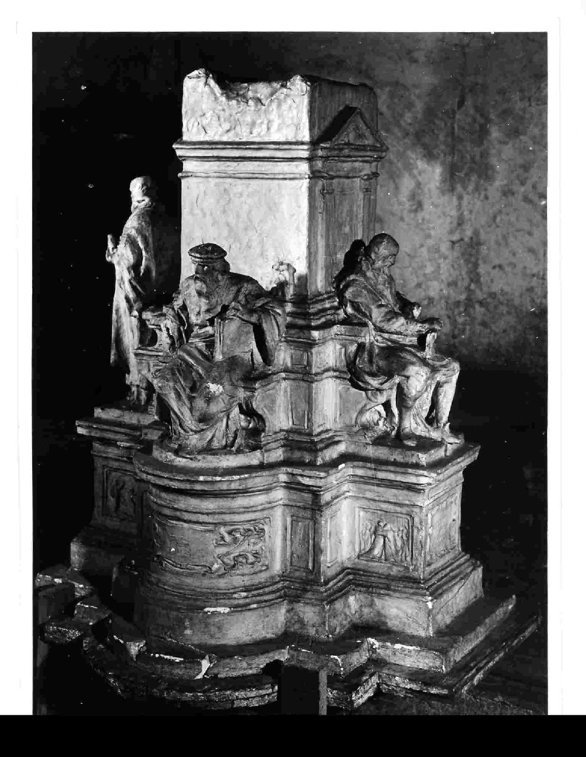 Monumento a Giovanni Calvino (scultura, elemento d'insieme) di Palazzi Elmo (sec. XX)