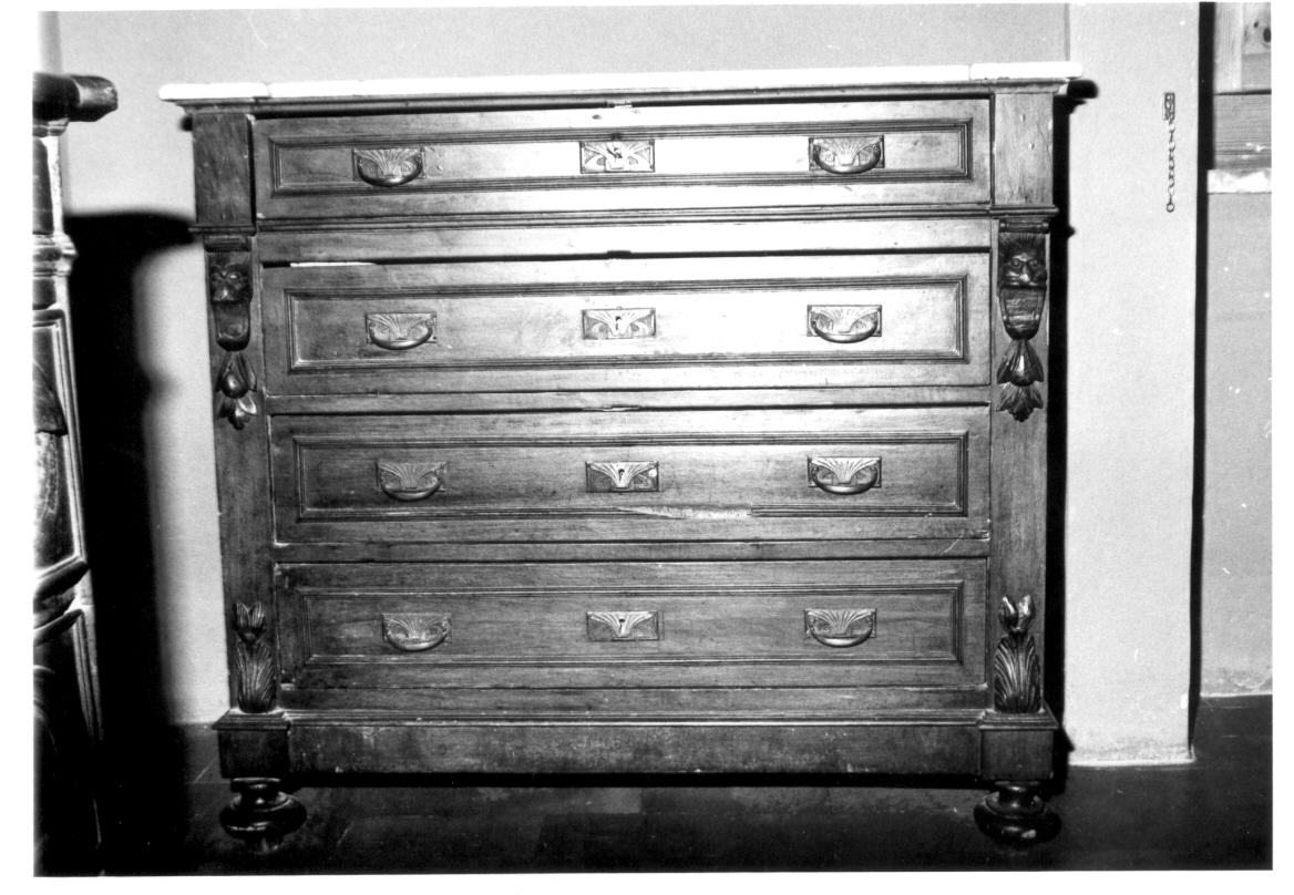 cassettone - bottega italiana (primo quarto sec. XX)