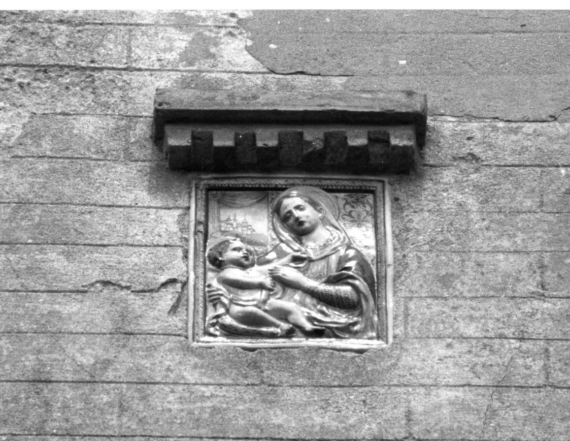 Madonna con Bambino (rilievo) - bottega derutese (fine/inizio secc. XVII/ XVIII)